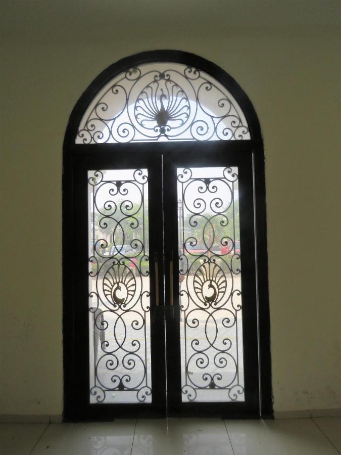 Vrindavan Inn Dış mekan fotoğraf